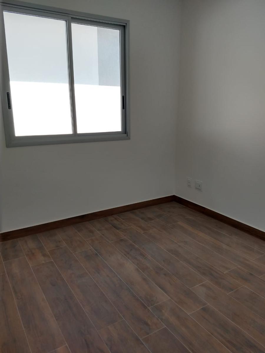 Casa, Centro, 3 Quartos, 2 Vagas, 1 Suíte