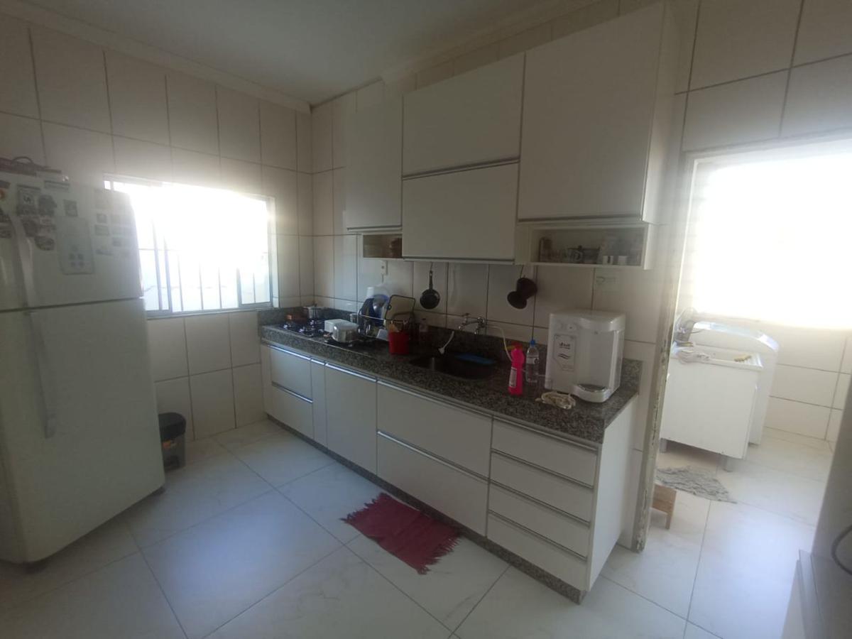 Casa, Santa Cruz, 3 Quartos, 8 Vagas, 1 Suíte