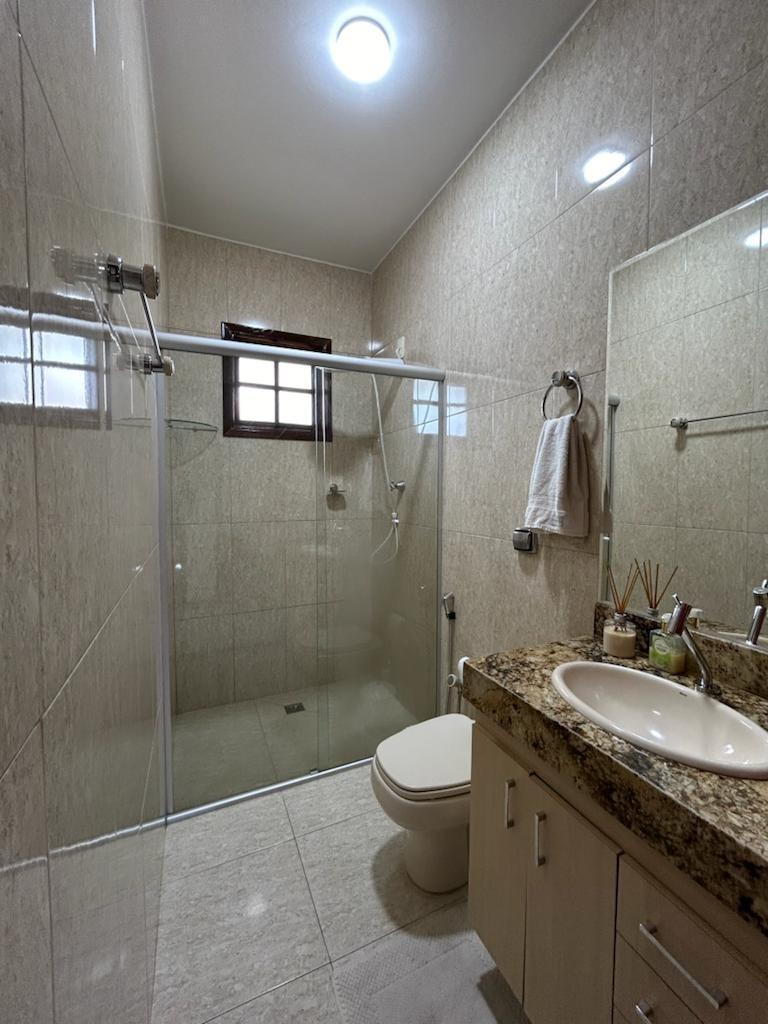 Casa, Nova Esperança, 5 Quartos, 5 Vagas, 1 Suíte