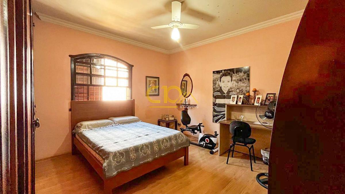 Casa, Cidade Nova, 7 Quartos, 2 Vagas, 1 Suíte