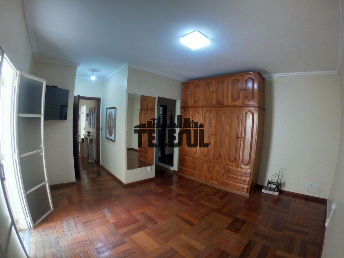 Casa, Centro, 3 Quartos, 2 Vagas, 1 Suíte