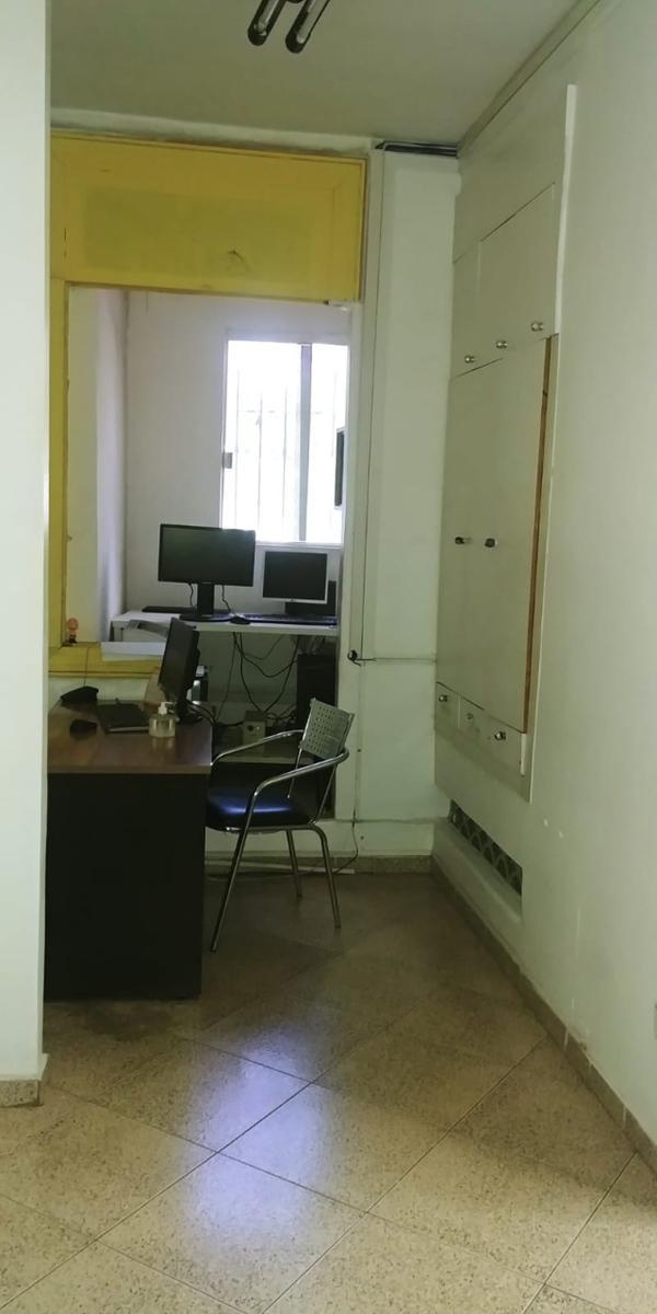 Casa Comercial, Funcionários, 0 Quarto, 10 Vagas
