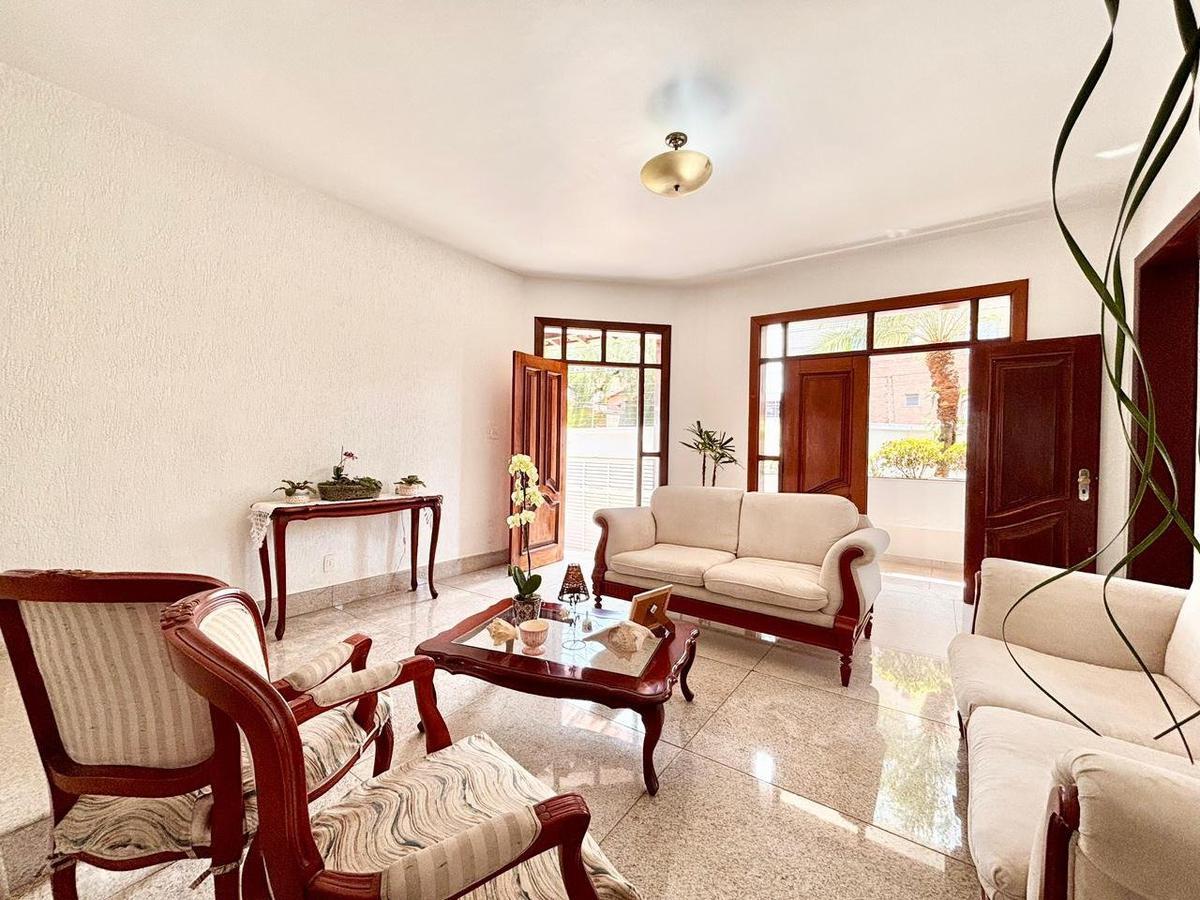 Casa, Castelo, 5 Quartos, 6 Vagas, 2 Suítes