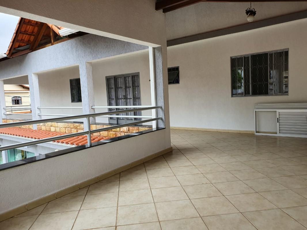 Casa, Milionários, 4 Quartos, 3 Vagas, 1 Suíte