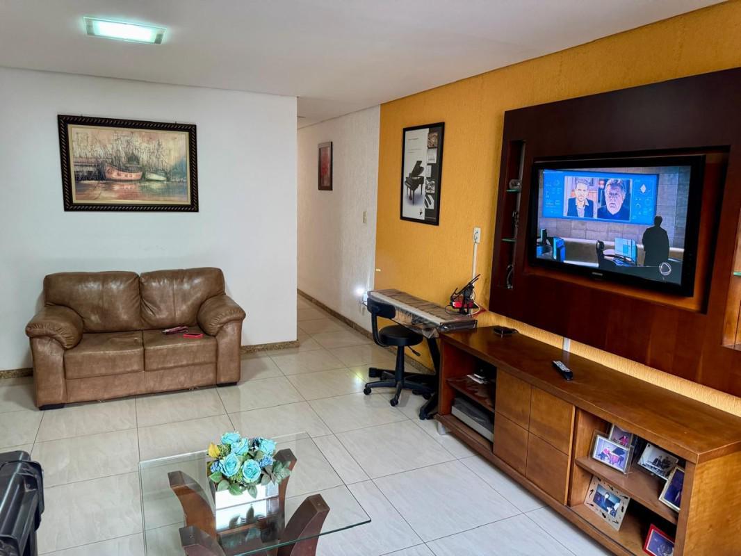 Casa, Ana Lúcia, 3 Quartos, 2 Vagas, 1 Suíte