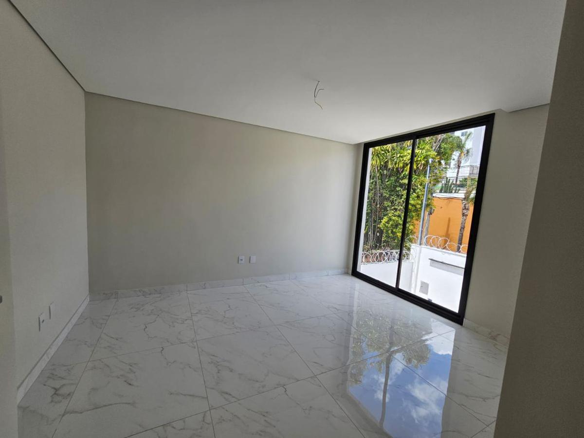 Casa, Santa Cruz, 3 Quartos, 4 Vagas, 1 Suíte