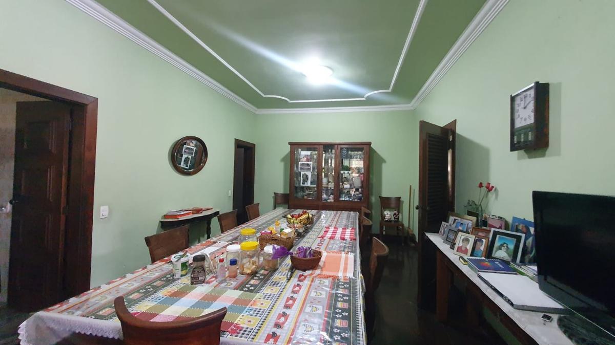 Casa, Centro, 4 Quartos, 5 Vagas, 2 Suítes