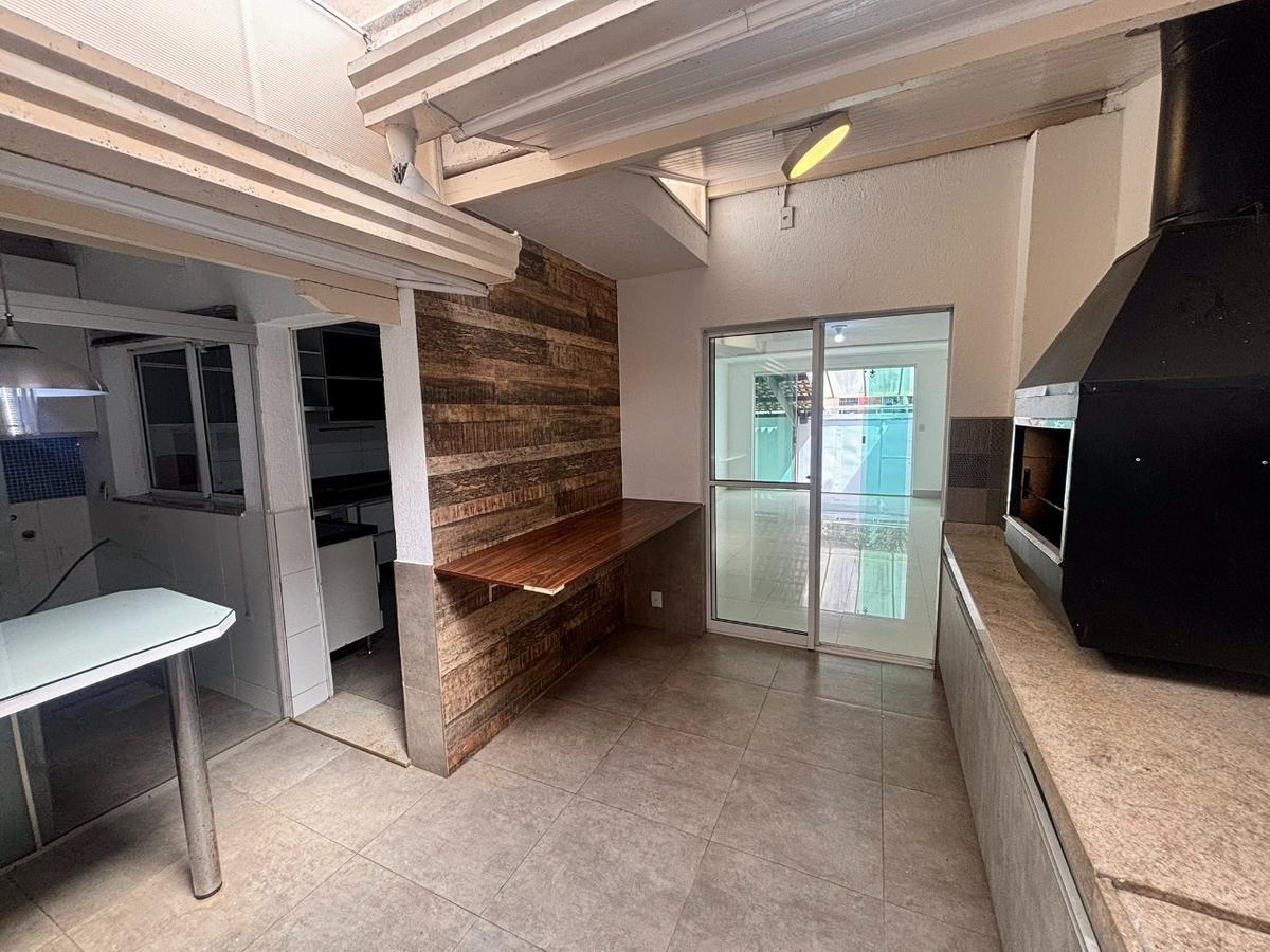 Casa, Castelo, 3 Quartos, 2 Vagas, 1 Suíte
