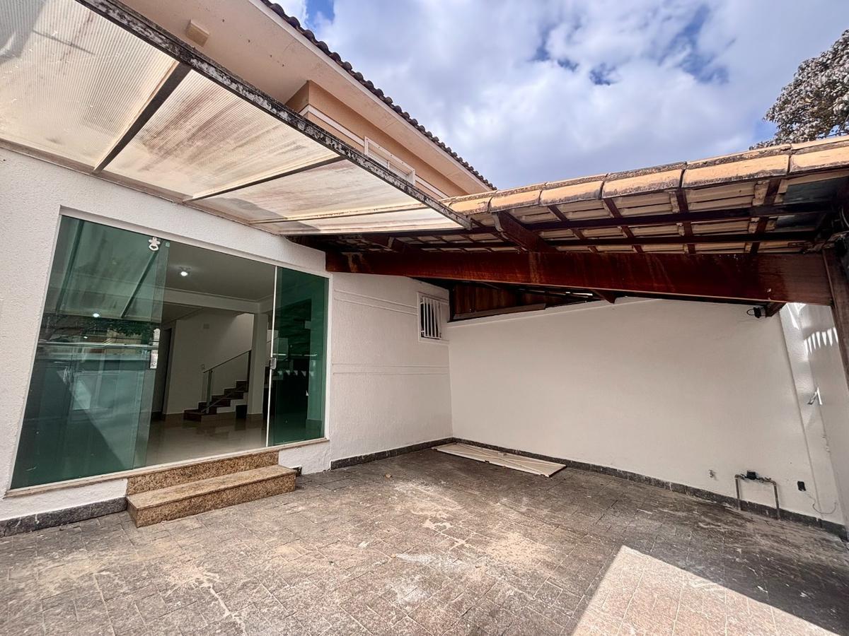 Casa, Castelo, 3 Quartos, 2 Vagas, 1 Suíte