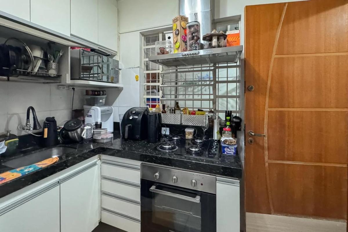 Casa, Fernão Dias, 2 Quartos, 1 Vaga