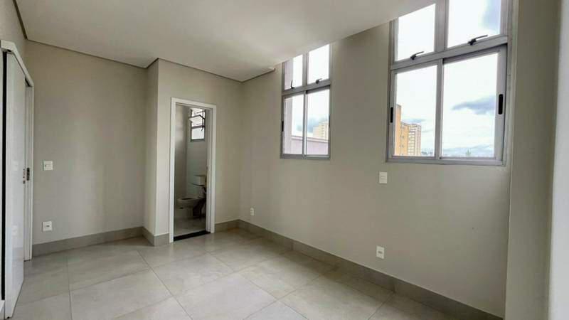 Cobertura, Centro, 2 Quartos, 0 Vaga, 4 Suítes