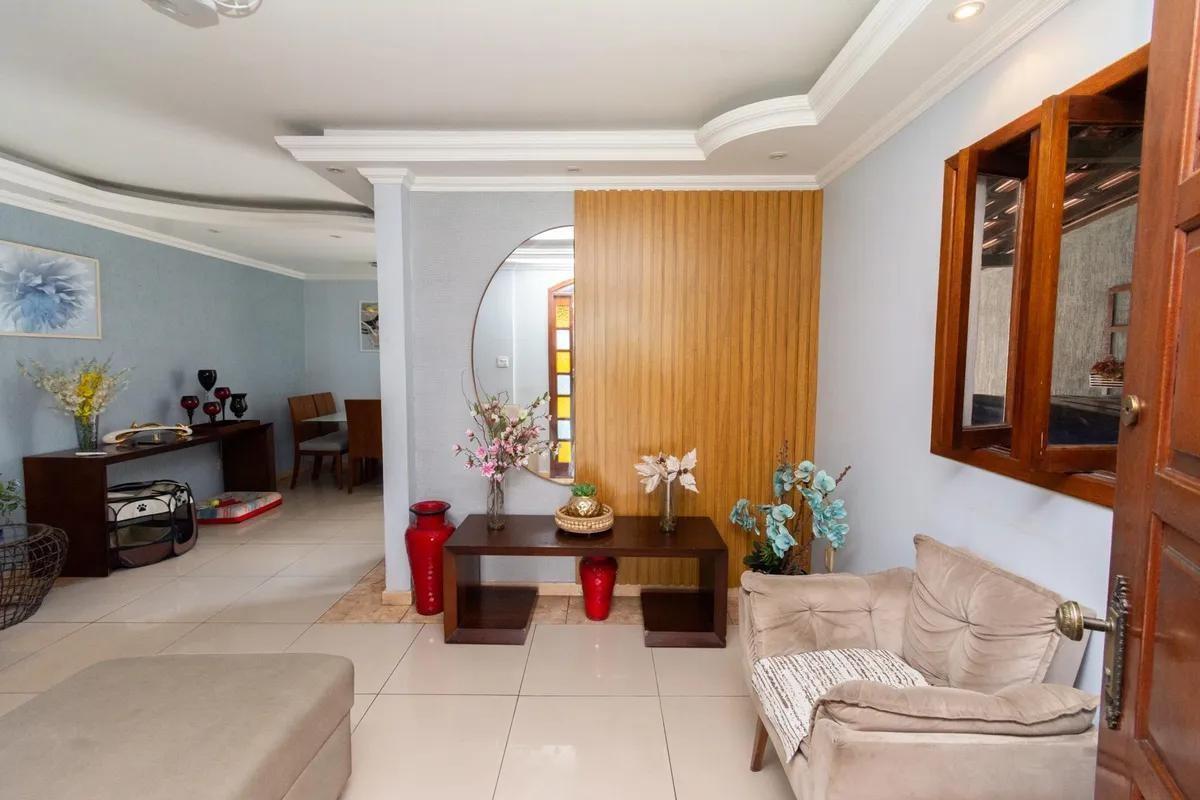 Casa, Teixeira Dias (barreiro), 3 Quartos, 3 Vagas, 1 Suíte