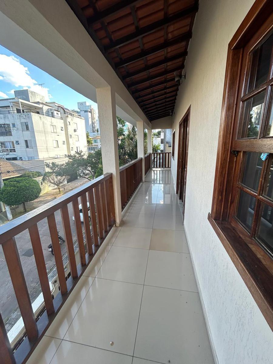 Casa, Castelo, 4 Quartos, 2 Vagas, 1 Suíte