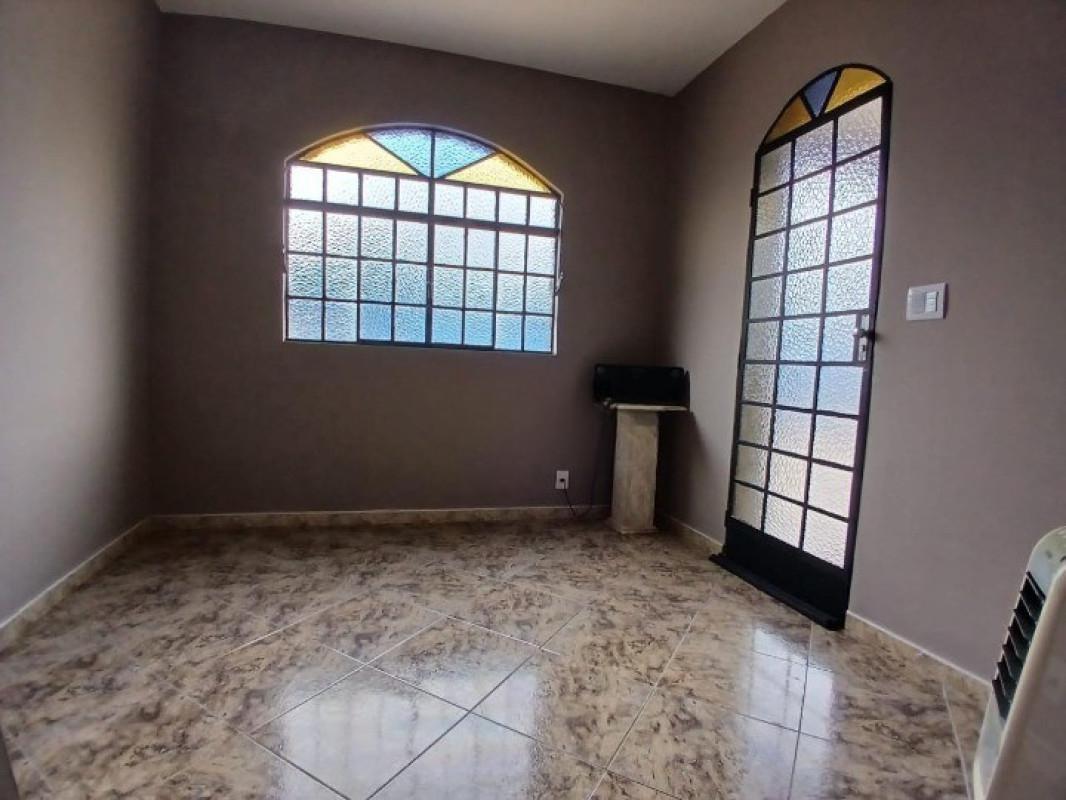 Casa, Milionários, 2 Quartos, 1 Vaga, 1 Suíte