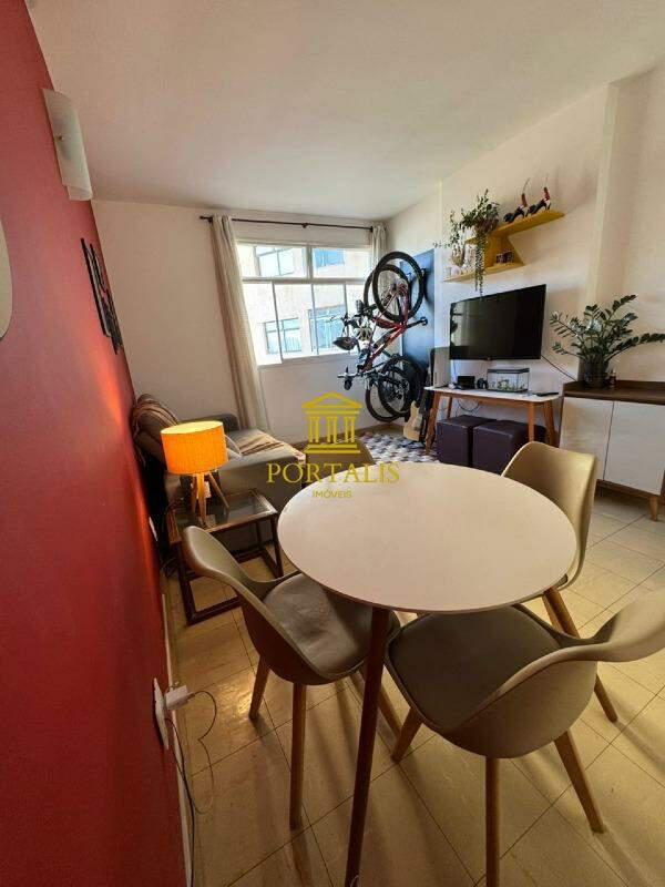 Apartamento, Floresta, 1 Quarto, 0 Vaga