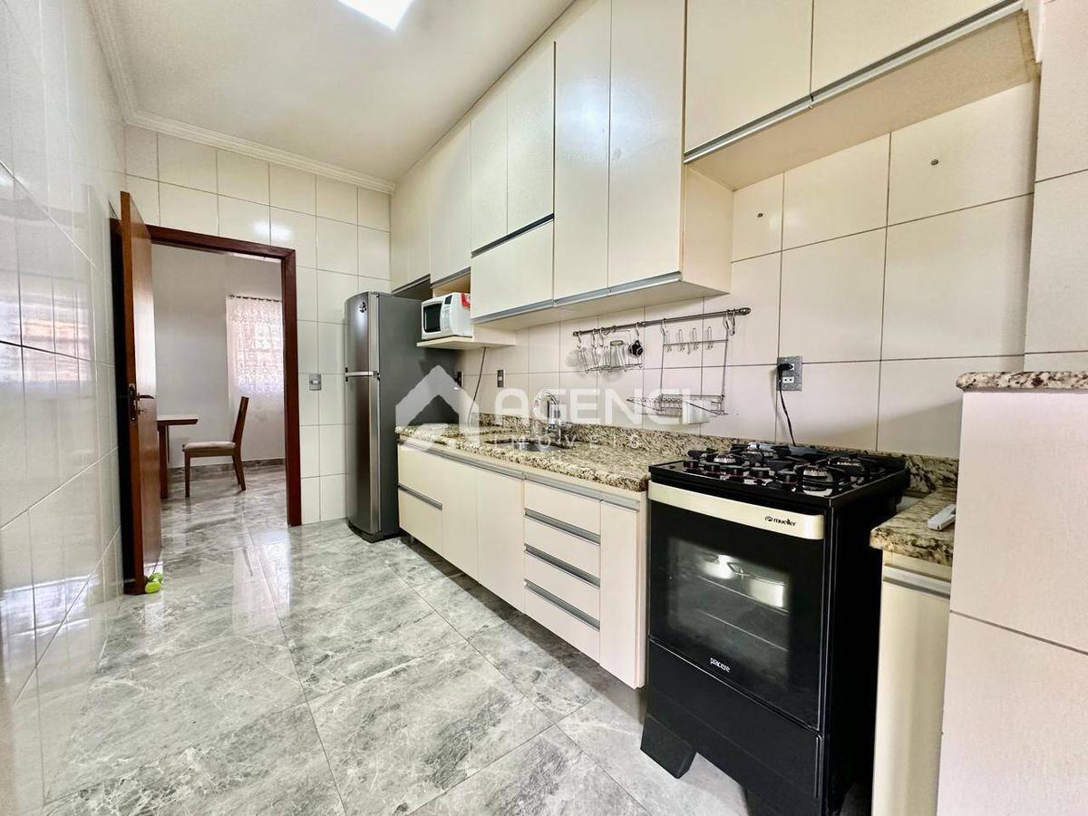 Casa, Cabral, 4 Quartos, 0 Vaga, 2 Suítes