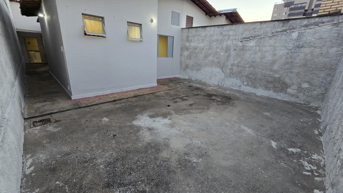 Casa, Castelo, 4 Quartos, 2 Vagas, 1 Suíte