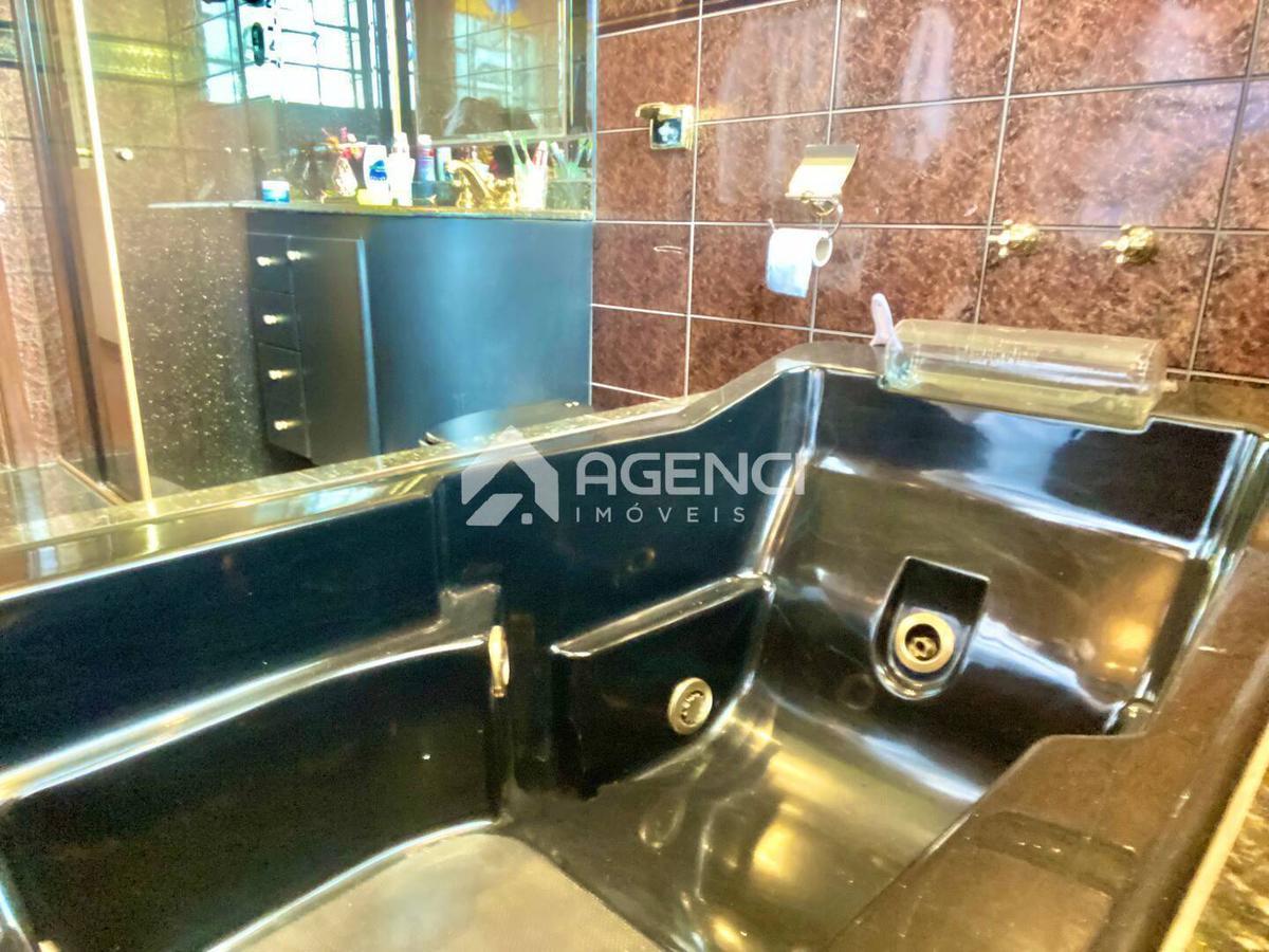 Casa, Camargos, 5 Quartos, 0 Vaga, 1 Suíte