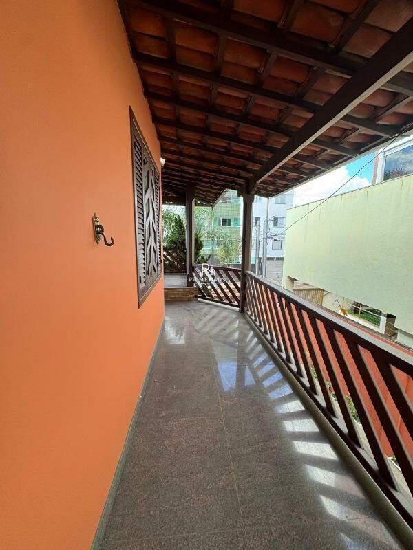 Casa, Castelo, 5 Quartos, 14 Vagas, 1 Suíte