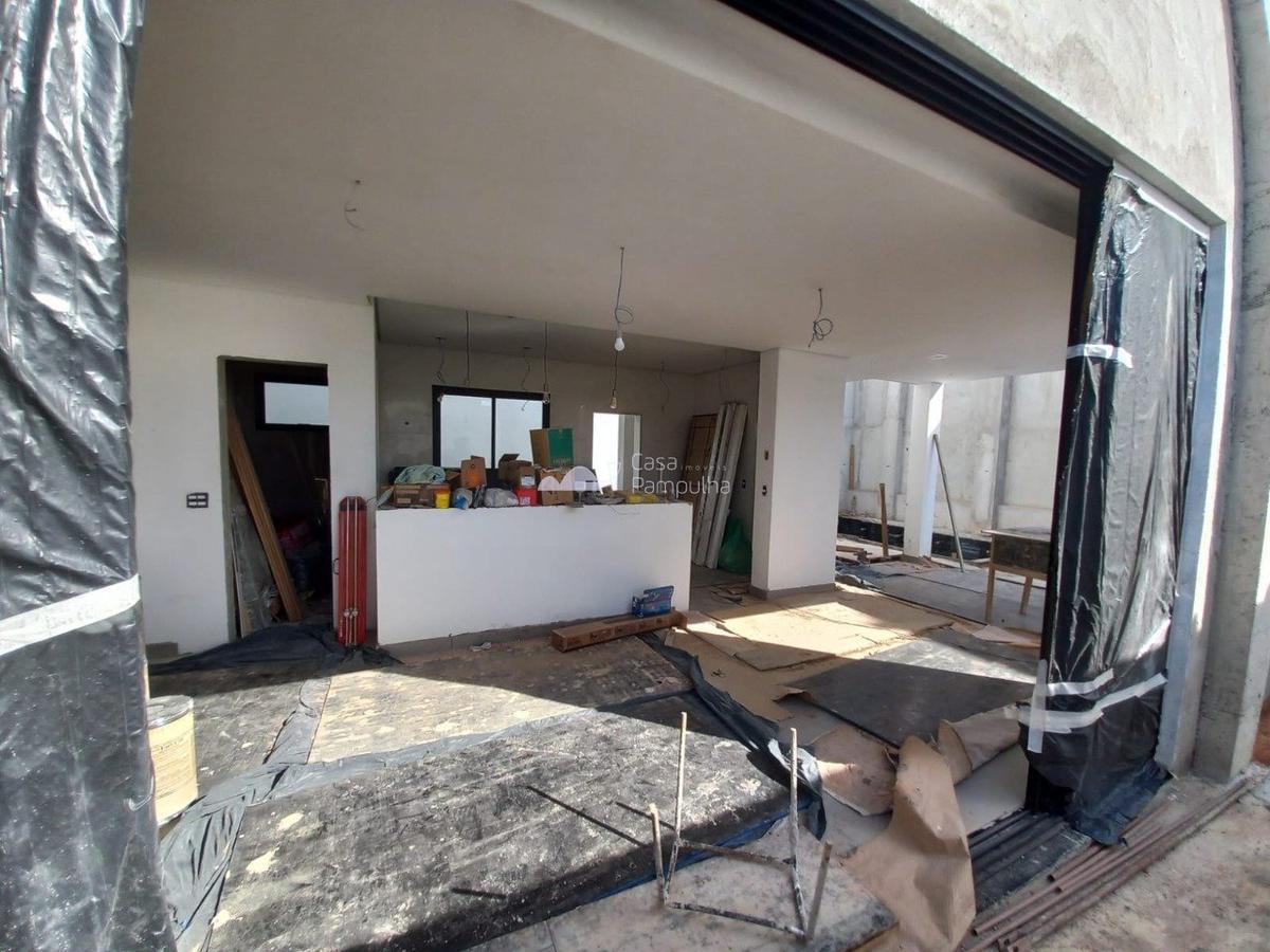 Casa, Trevo, 4 Quartos, 3 Vagas, 3 Suítes