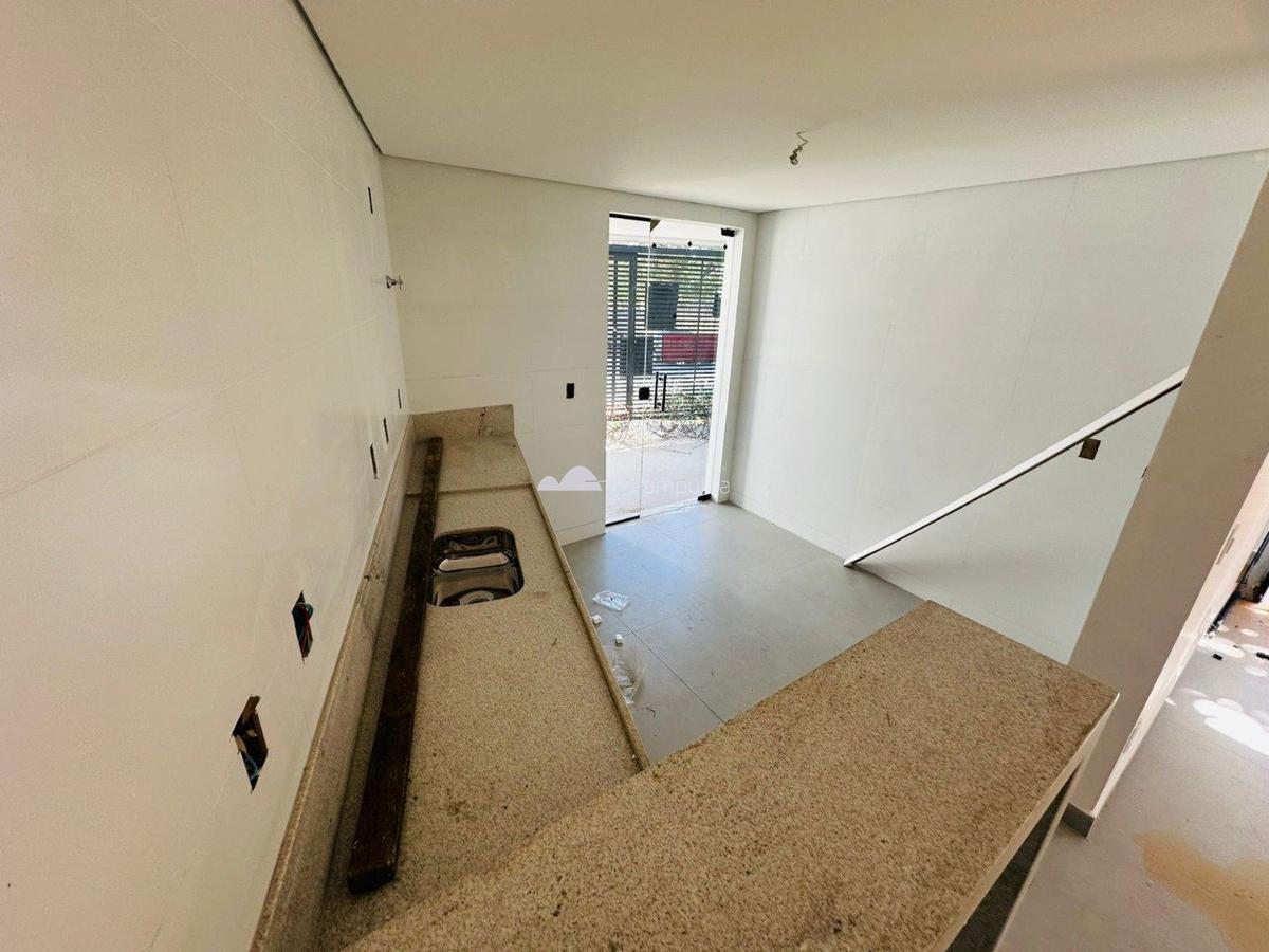 Casa, Planalto, 3 Quartos, 3 Vagas, 1 Suíte