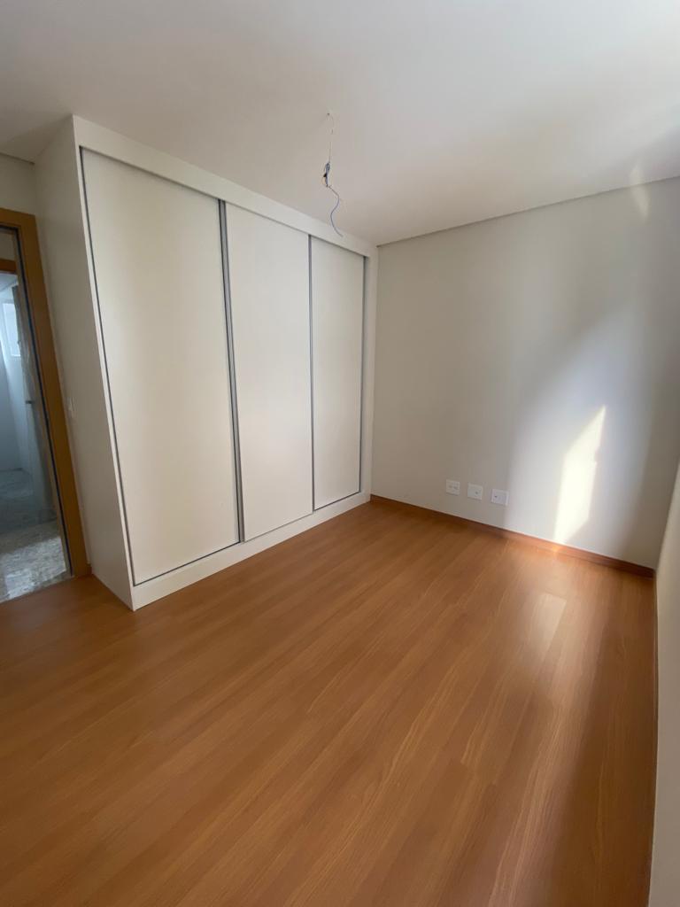 Cobertura, Funcionários, 2 Quartos, 2 Vagas, 2 Suítes