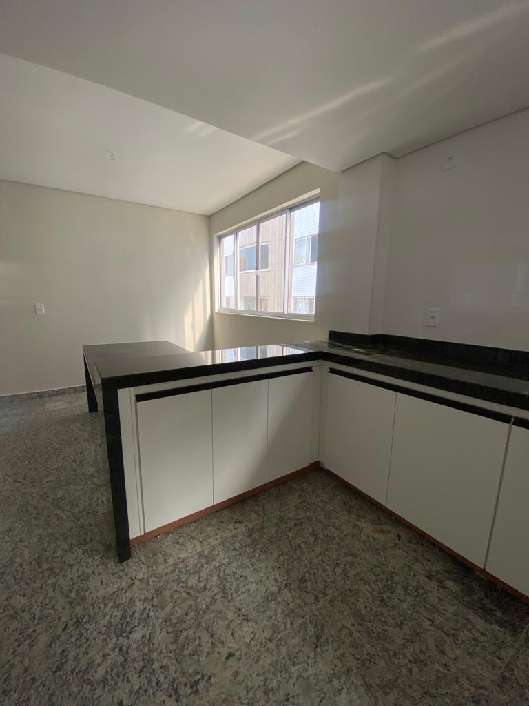 Cobertura, Funcionários, 2 Quartos, 2 Vagas, 2 Suítes