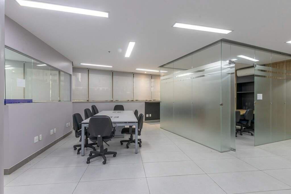 Sala, Vila da Serra, 0 Quarto, 7 Vagas