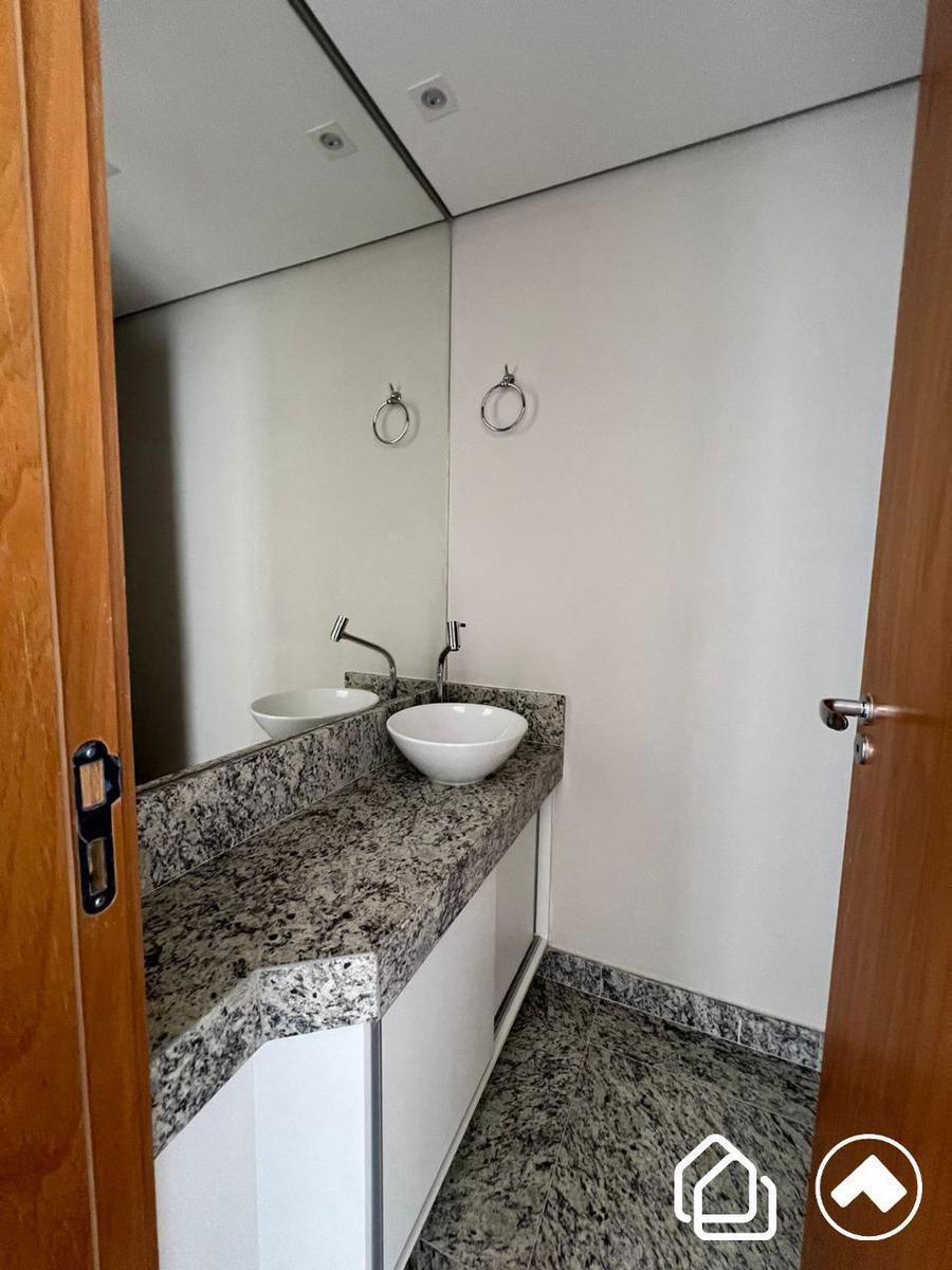 Cobertura, Funcionários, 2 Quartos, 2 Vagas, 2 Suítes
