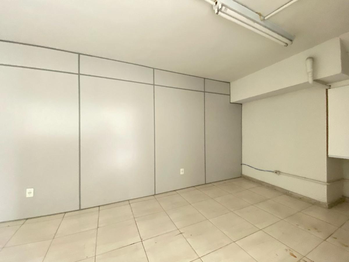 Prédio, Santa Cruz, 0 Quarto, 2 Vagas
