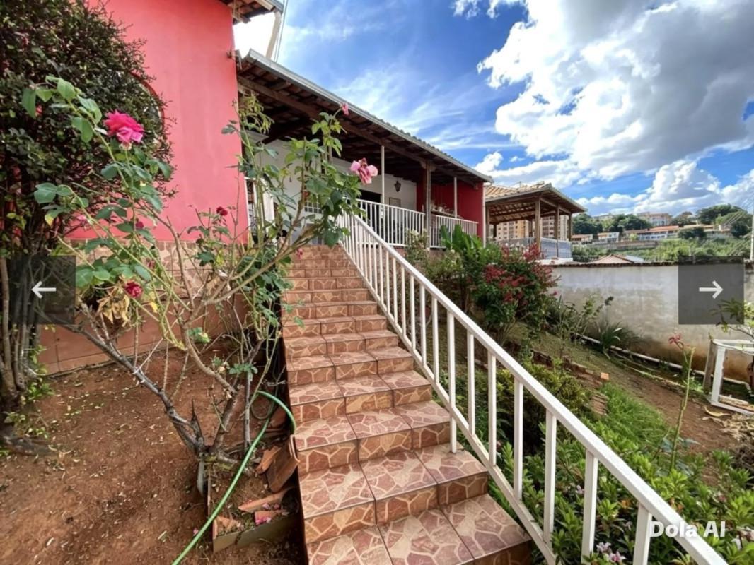 Casa, Teixeira Dias (barreiro), 4 Quartos, 0 Vaga