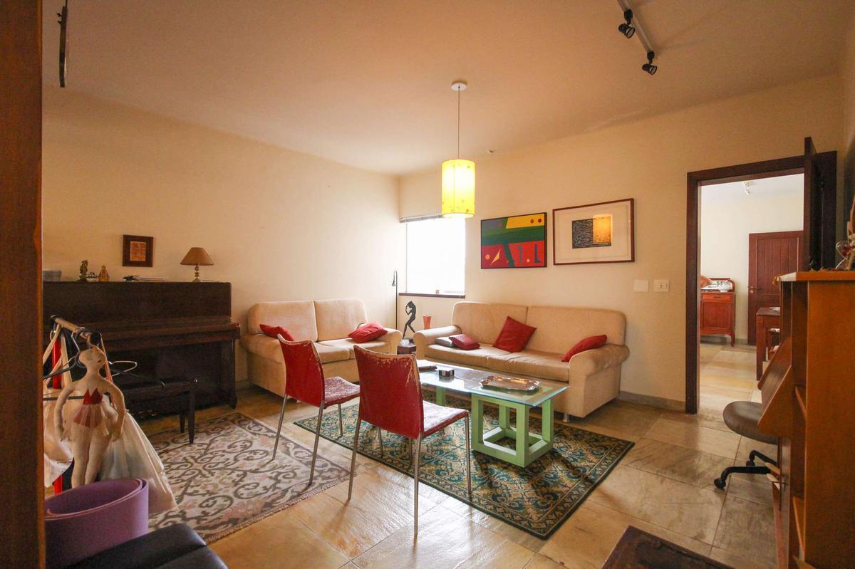 Casa, Serra, 4 Quartos, 5 Vagas, 1 Suíte