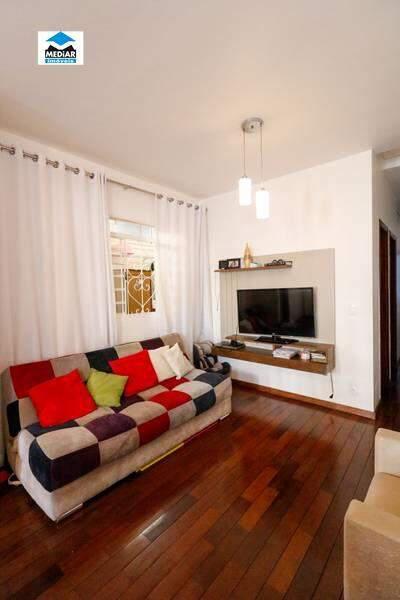 Casa, Buritis, 2 Quartos, 2 Vagas, 1 Suíte