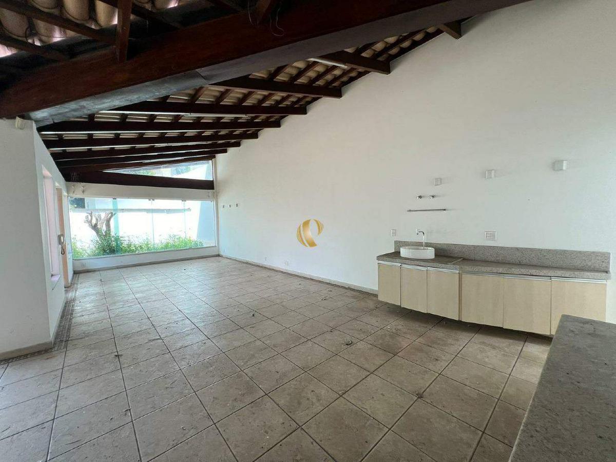 Casa, Centro, 8 Quartos, 15 Vagas, 2 Suítes