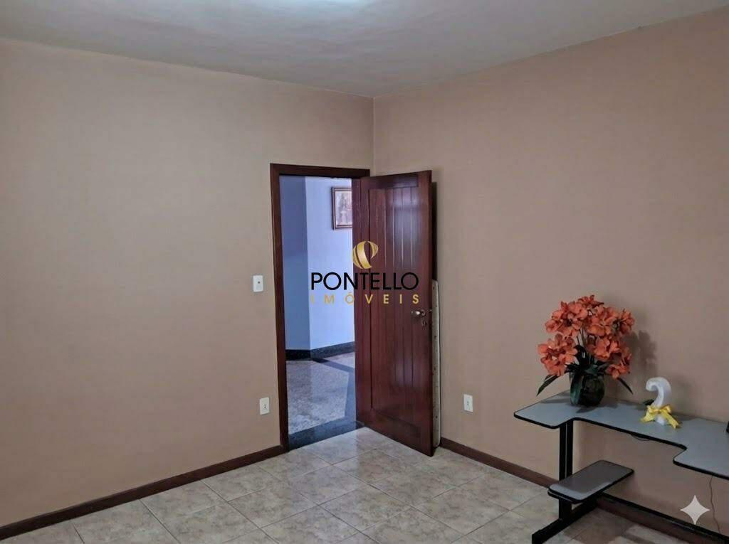 Casa, Esperança, 3 Quartos, 8 Vagas, 1 Suíte