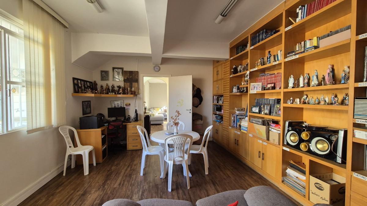 Casa, Ouro Preto, 5 Quartos, 2 Vagas, 1 Suíte