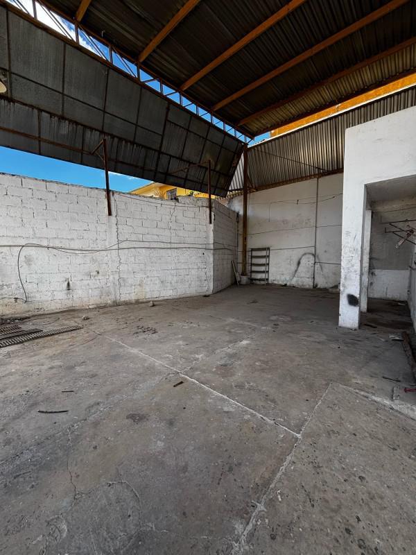 Galpão, Nova Floresta, 0 Quarto, 15 Vagas