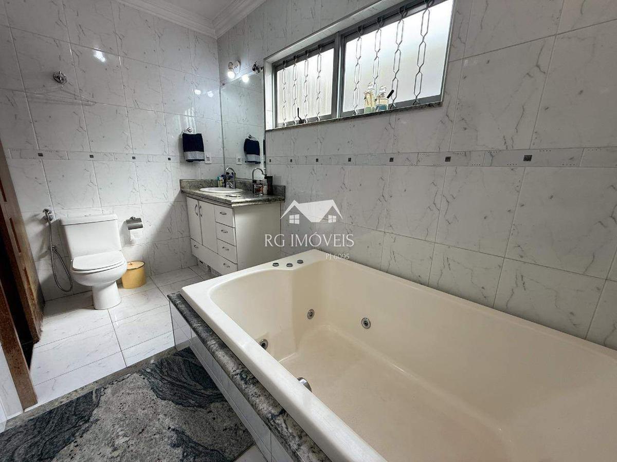 Casa, Tirol (barreiro), 3 Quartos, 2 Vagas, 1 Suíte