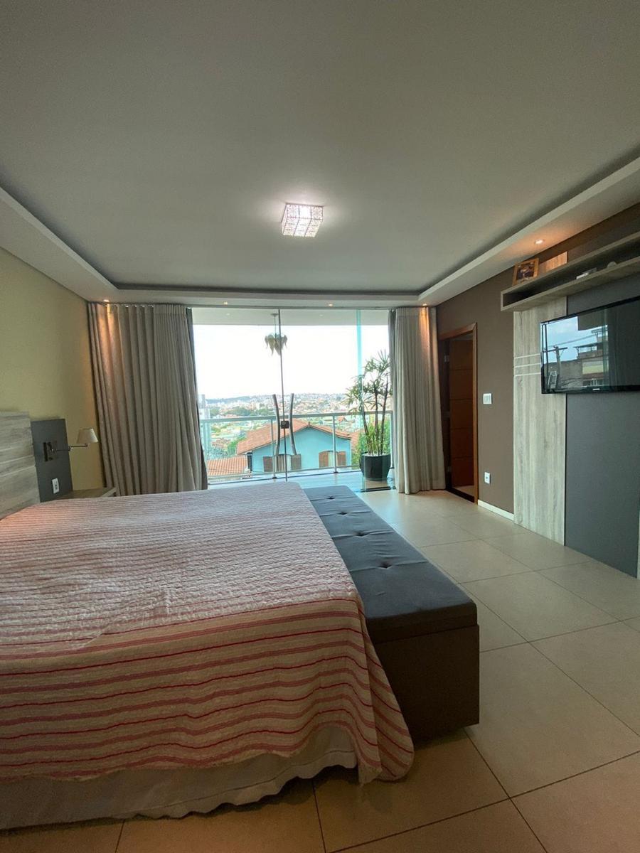 Casa, Novo Glória, 4 Quartos, 5 Vagas, 1 Suíte