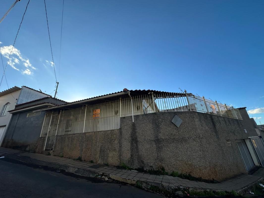 Casa, Centro, 3 Quartos, 2 Vagas