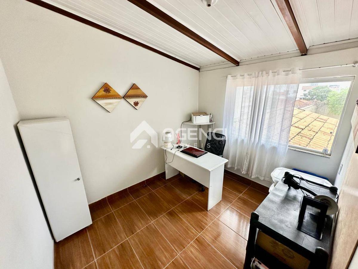 Casa, Cabral, 4 Quartos, 0 Vaga, 2 Suítes