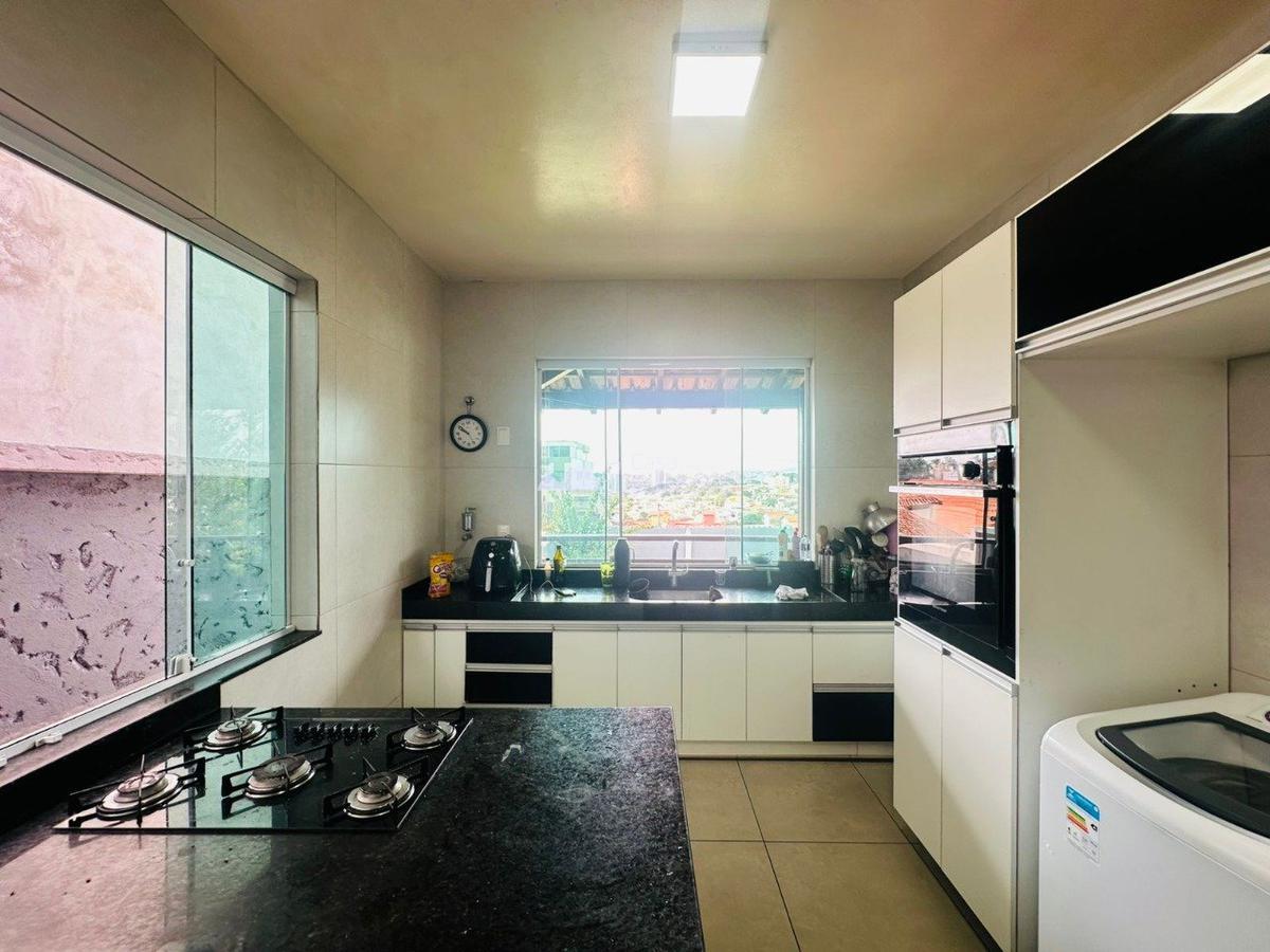 Casa, Santa Mônica, 2 Quartos, 4 Vagas, 1 Suíte