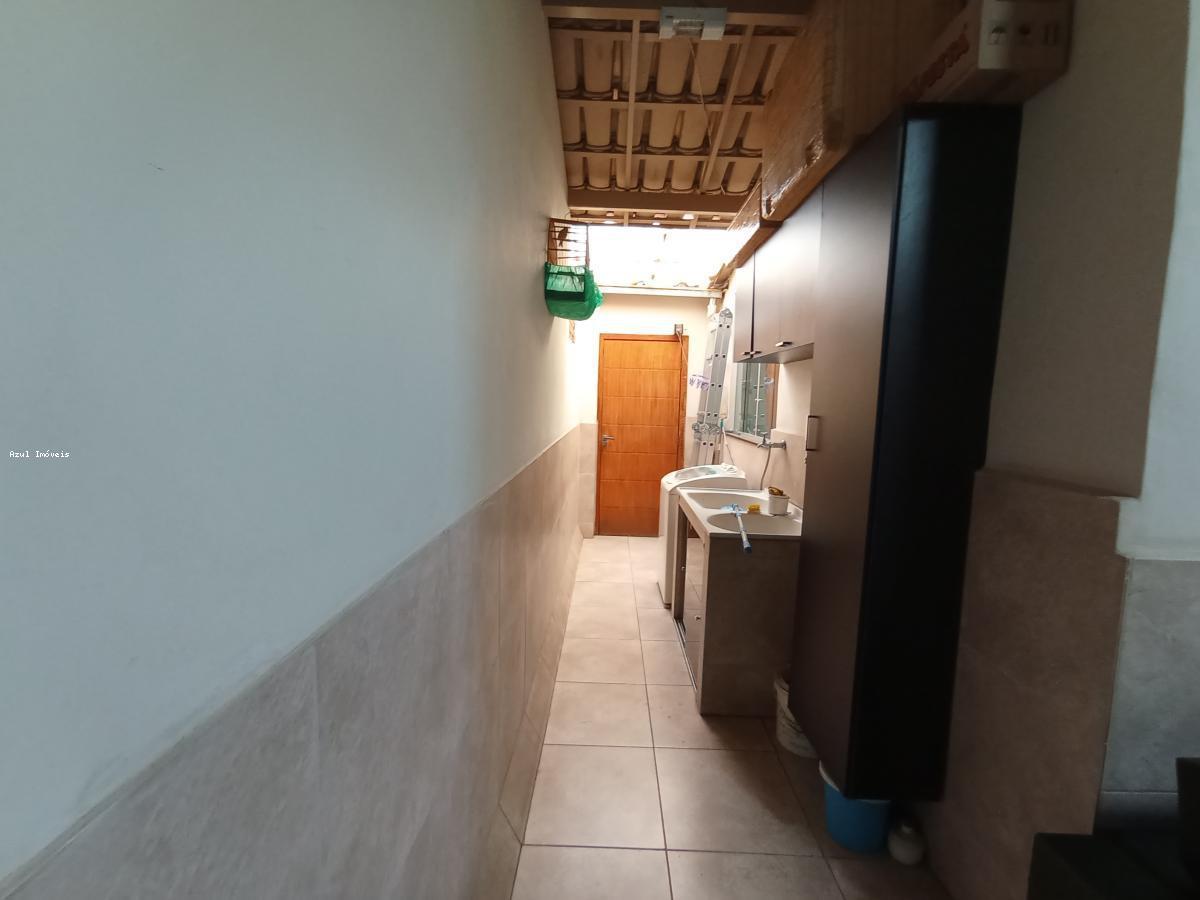 Casa, Santa Branca, 3 Quartos, 2 Vagas, 1 Suíte