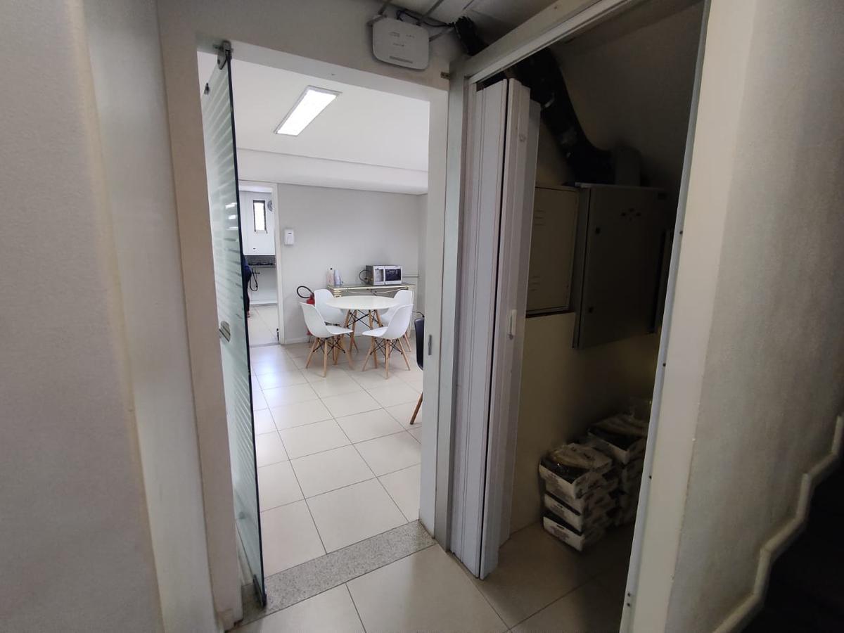 Casa Comercial, Vila Paris, 1 Quarto, 4 Vagas