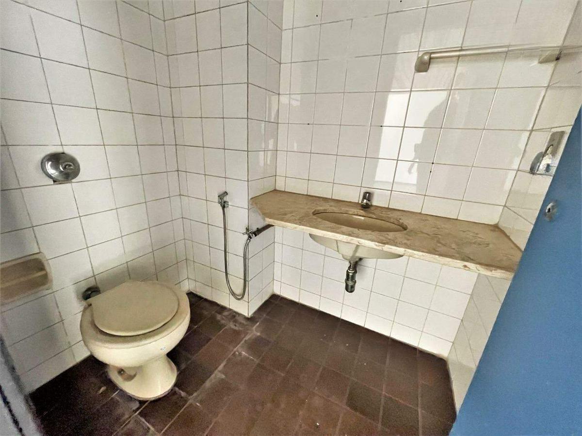 Sala, Centro, 0 Quarto, 10 Vagas