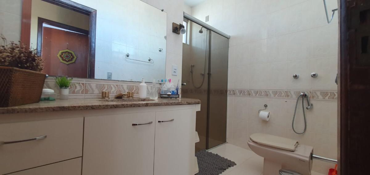 Casa, João Pinheiro, 5 Quartos, 4 Vagas, 1 Suíte