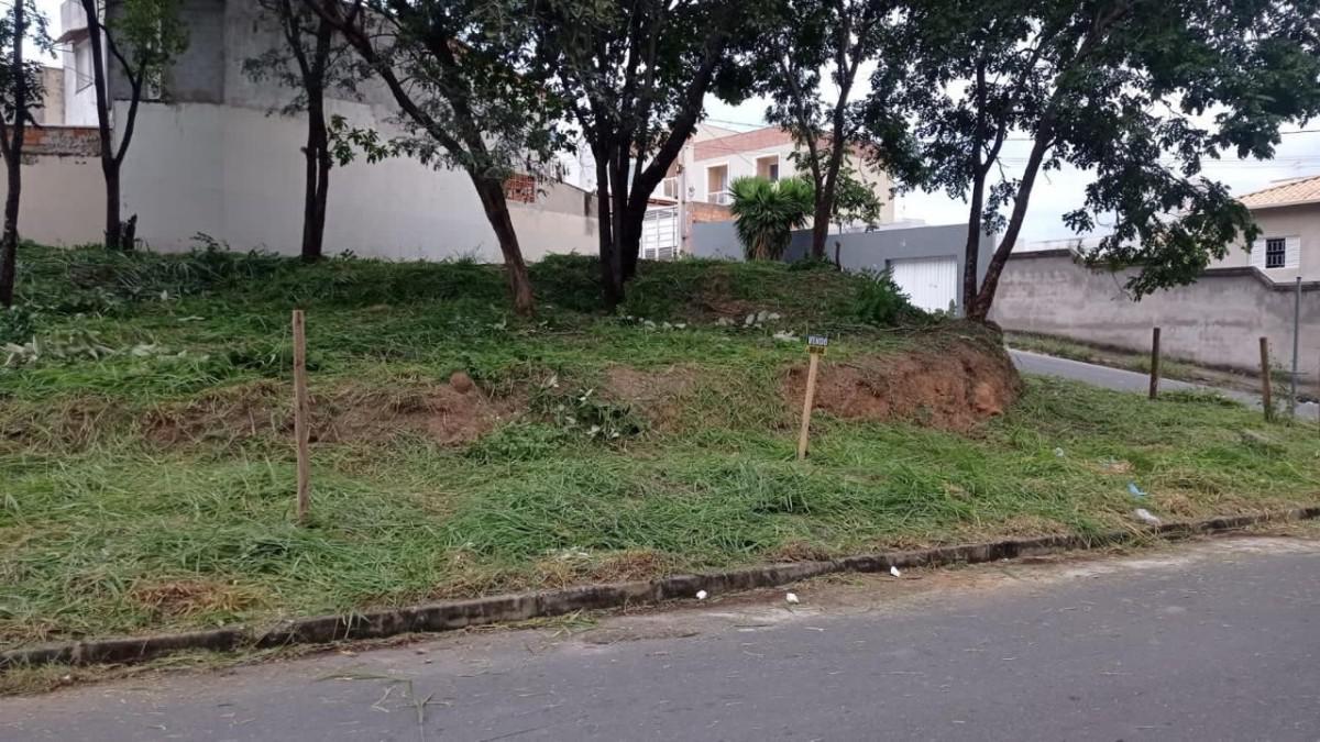 Lote, Liberdade, 0 Quarto, 0 Vaga