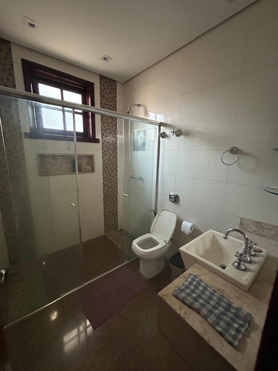 Casa, Castelo, 4 Quartos, 2 Vagas, 1 Suíte