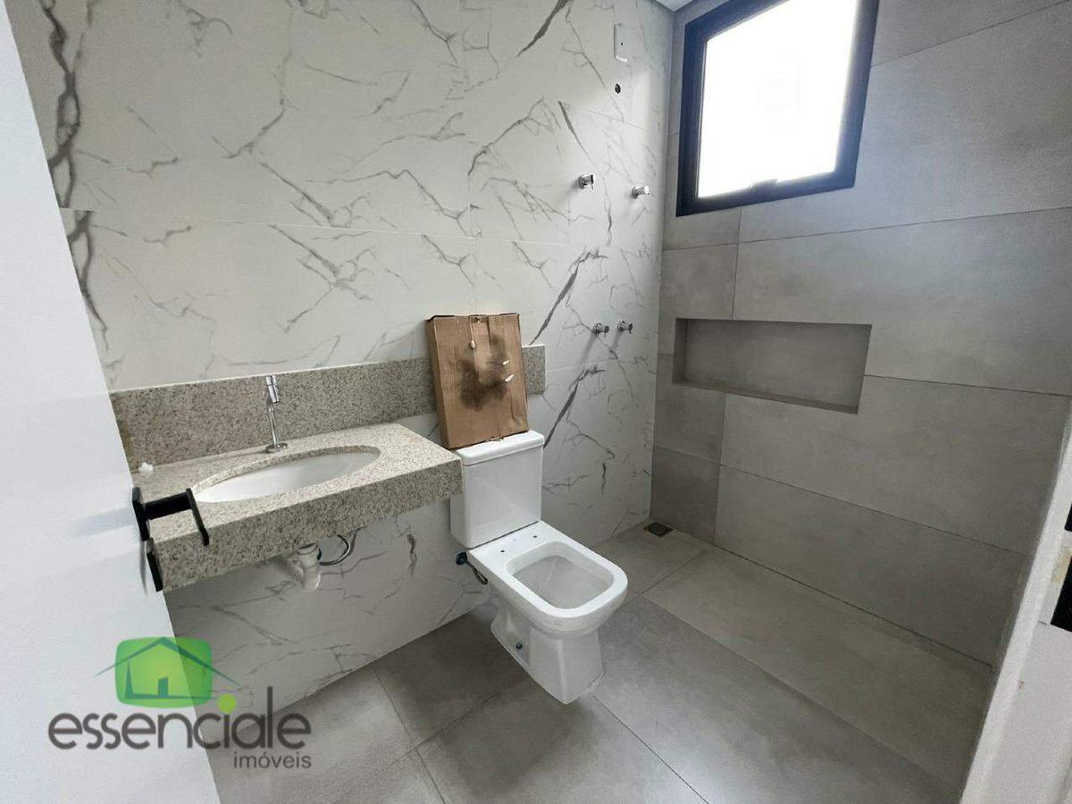 Casa, Centro, 3 Quartos, 2 Vagas, 1 Suíte