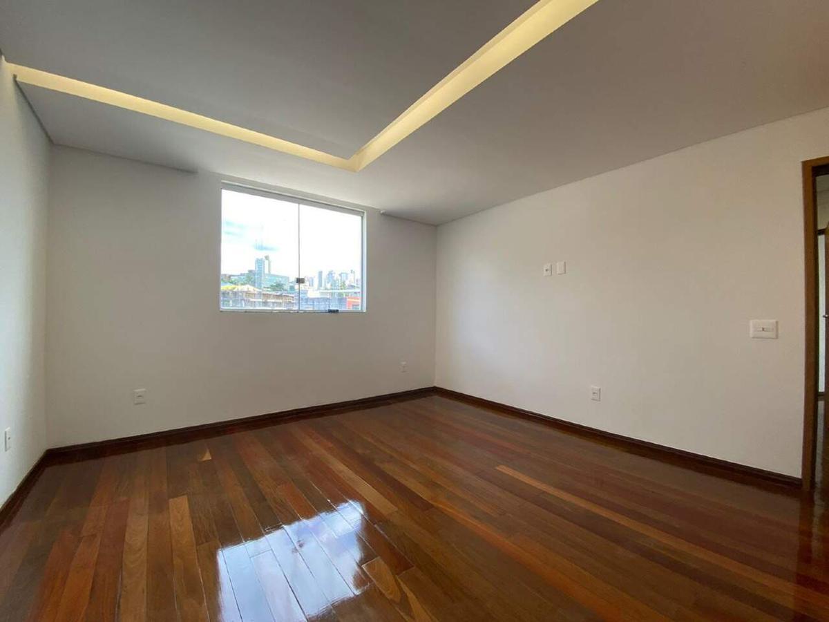 Casa, Estoril, 3 Quartos, 4 Vagas, 1 Suíte